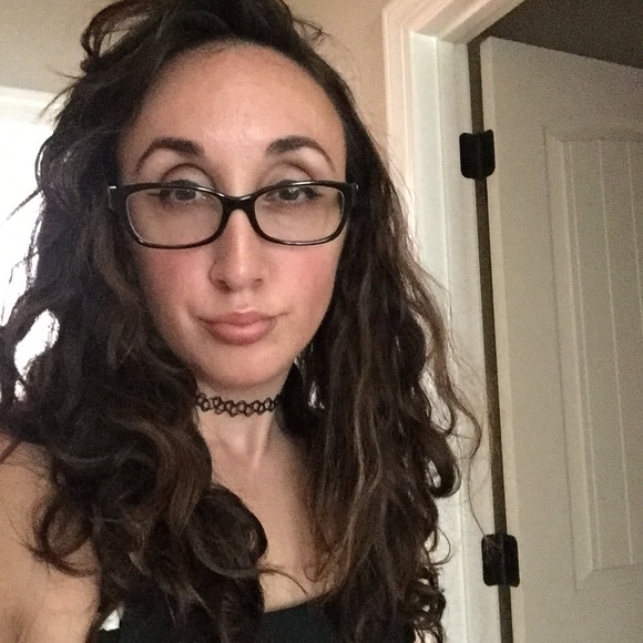 Meet your Posher, Jeny - Picture 3 of 5